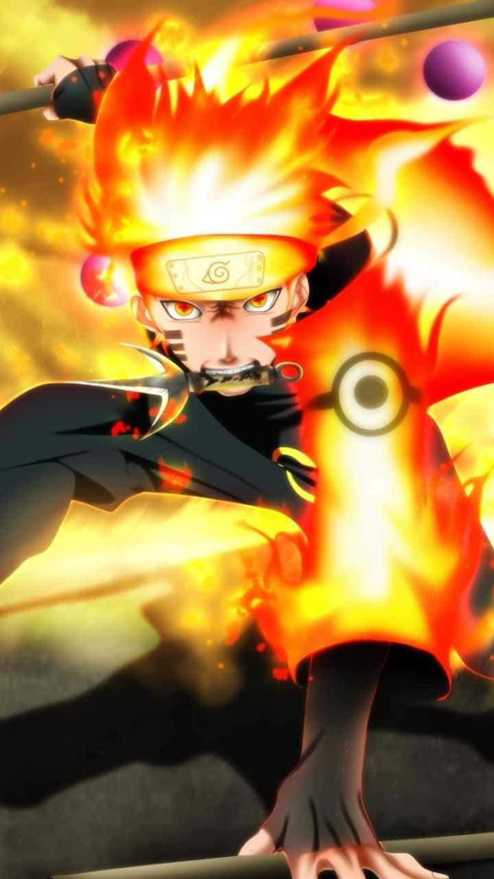 Naruto Fire 桌布 壁紙 — 動漫角色鳴人處於火紅九尾查克拉模式，手持苦無，眼睛發光，帶有動態模糊效果。