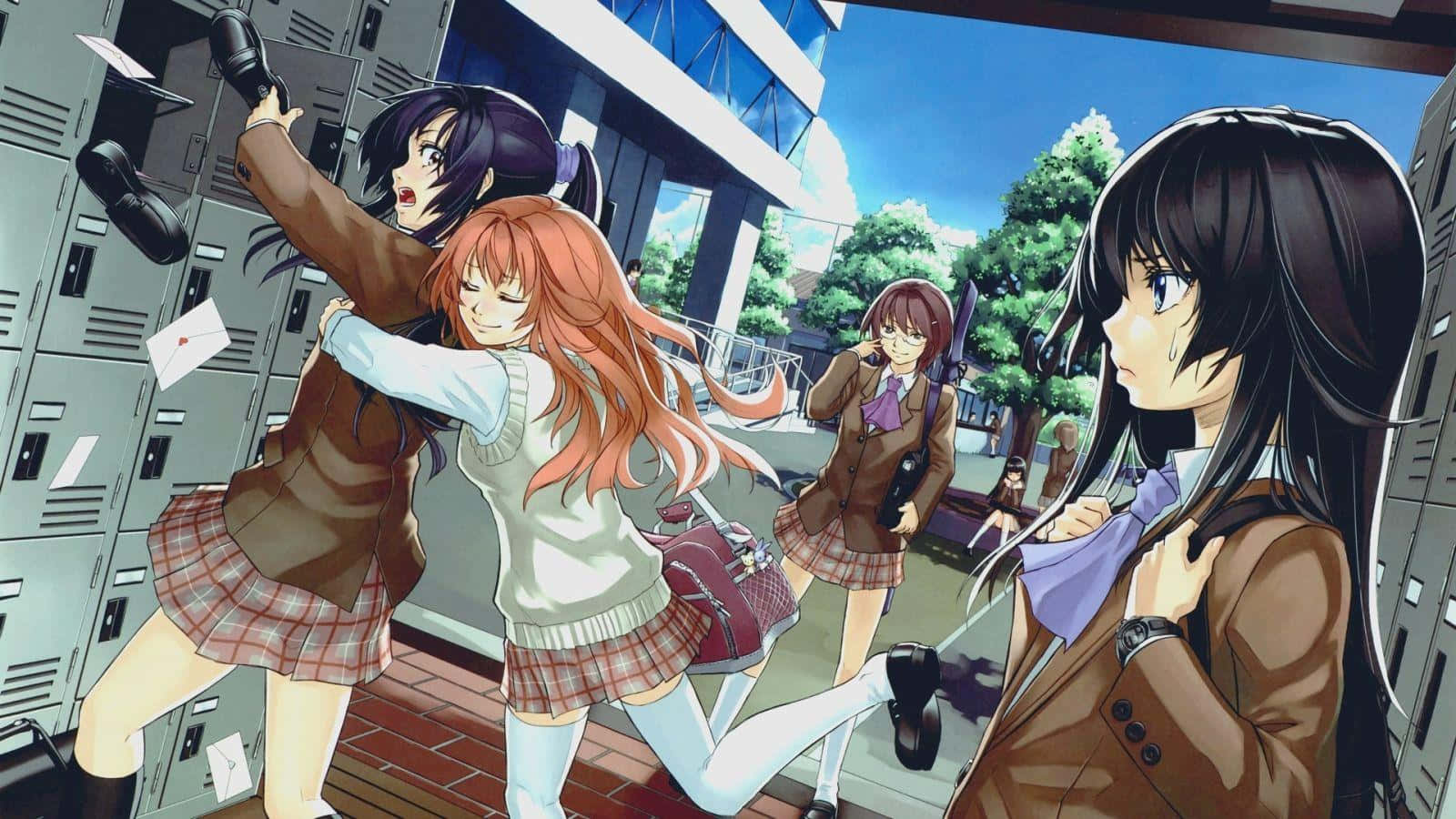 動漫女孩 桌布 壁紙 — 動畫中的女學生穿著校服，在藍天白雲下，於置物櫃附近嬉戲打鬧，紙張四處飛揚。