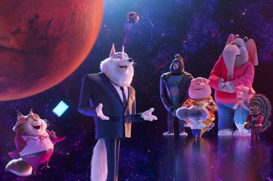 太空 桌布 壁紙 — 動畫動物角色穿著太空服和休閒服裝，站在一個宇宙平台上，背後有一個巨大的紅色行星和星星。