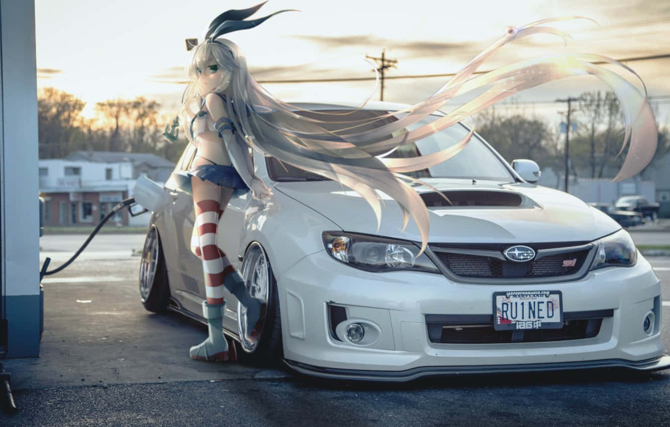 JDM 桌布 壁紙 — 動畫女孩長髮飄逸，在黃金時段靠著白色Subaru在加油站。