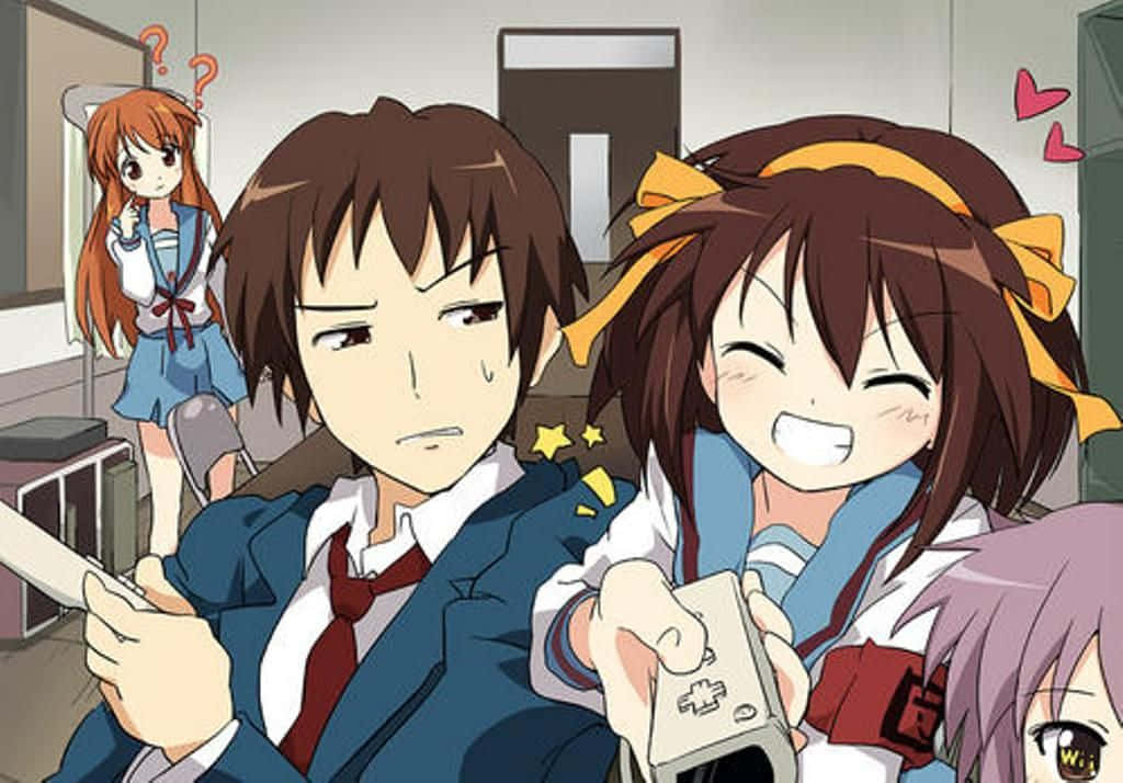 Itsuki Koizumi 桌布 壁紙 — 動畫女學生穿著制服，帶著愉快表情玩掌上型遊戲機，而一個困惑的男孩在旁觀看。