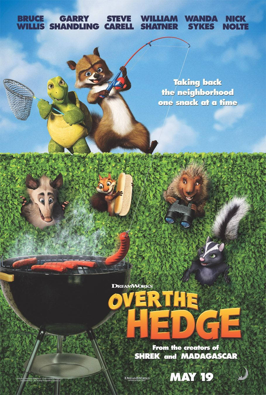 Over The Hedge 桌布 壁紙 — 動畫森林動物在陽光明媚的日子裡聚集在燒烤架周圍，一隻浣熊在釣魚，一隻烏龜拿著網。