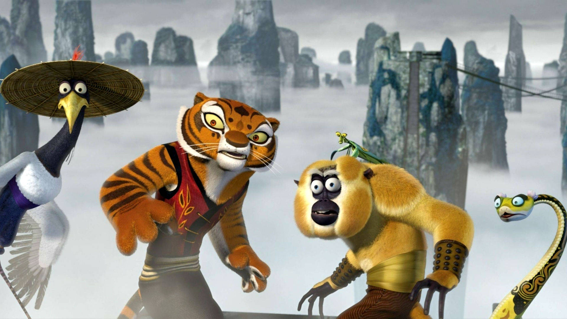 山脈 桌布 壁紙 — 動畫武術角色，包括老虎、鶴、猴子和蛇，站在霧氣瀰漫的山地景觀中。