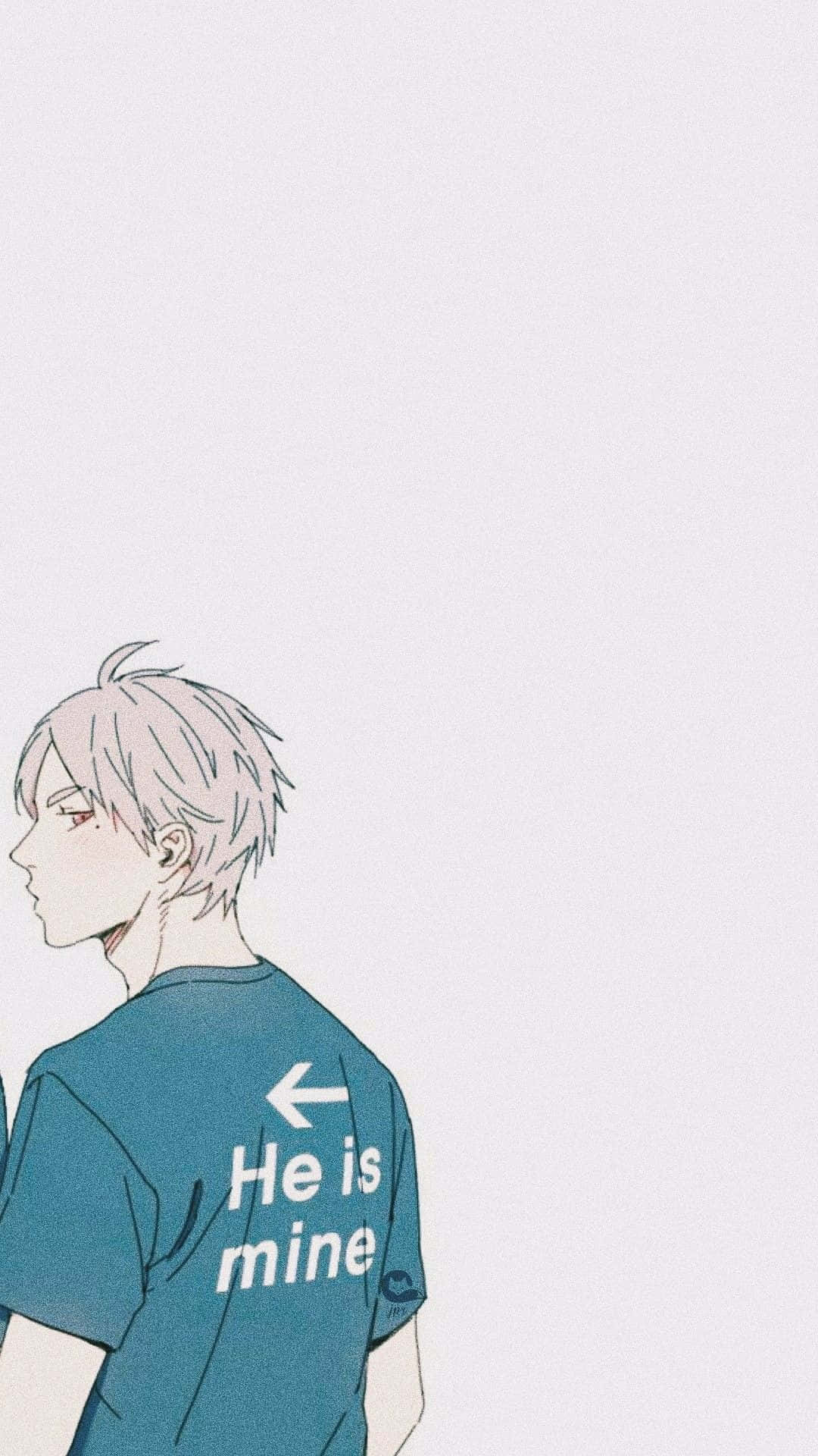 排球少年 桌布 壁紙 — 動畫男孩，淺色頭髮，紅色眼睛，穿著一件青綠色襯衫，上面寫著「He is mine」，並有一個向左的箭頭，背景是純白色。