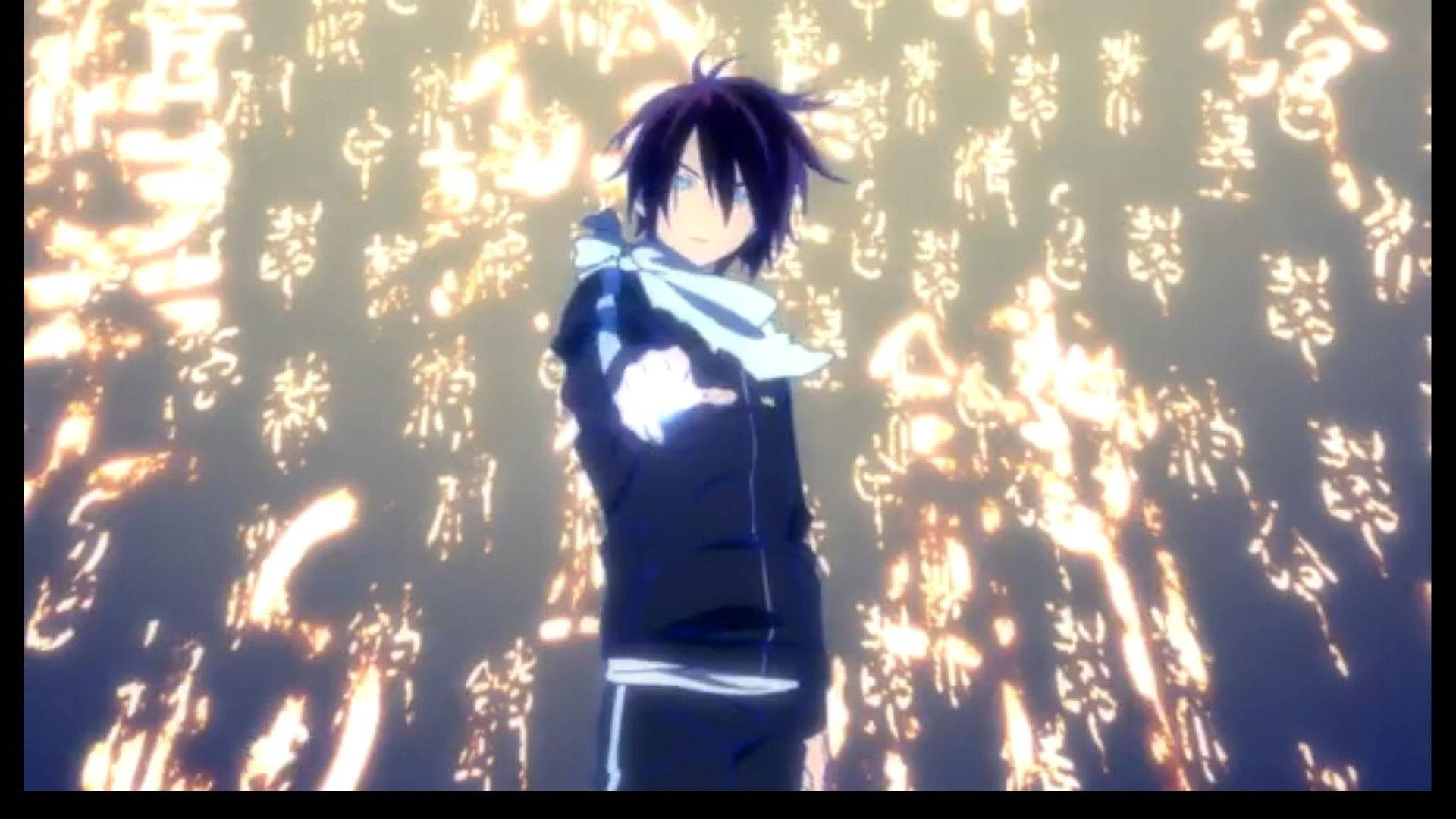 Noragami 桌布 壁紙 — 動畫男孩，黑髮，發光的手，站在浮動金色漢字牆前。
