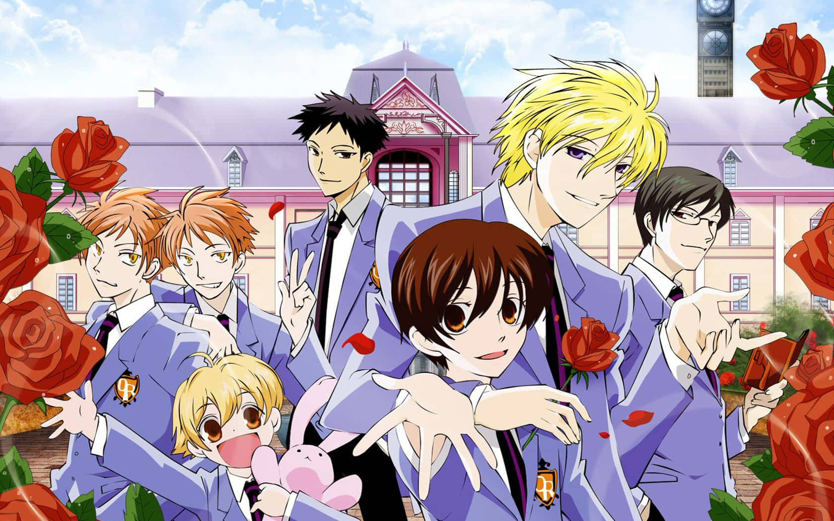 ouran high school host club 桌布 壁紙 — 動畫男孩穿著紫色西裝，在晴朗的天空下，於宏偉的學校建築前，在紅玫瑰中愉快地擺姿勢。