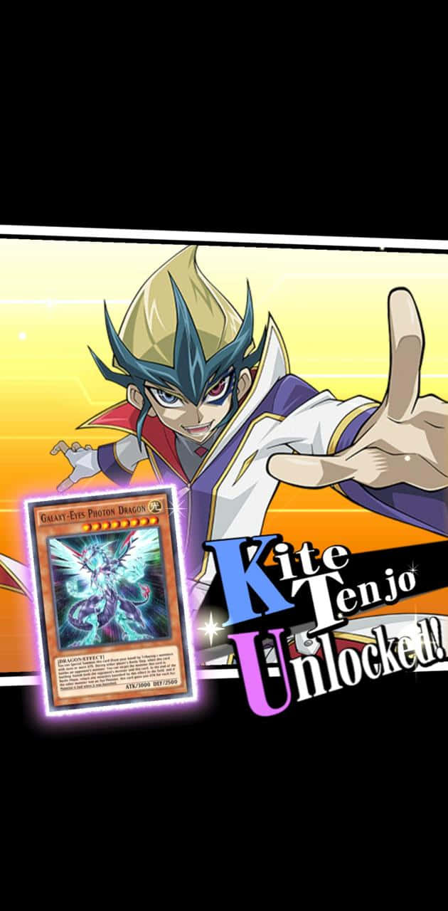 Kite Tenjo 桌布 壁紙 — 動畫角色天城快斗勝利地舉起一張發光的遊戲王卡，背景是燦爛的黃色。