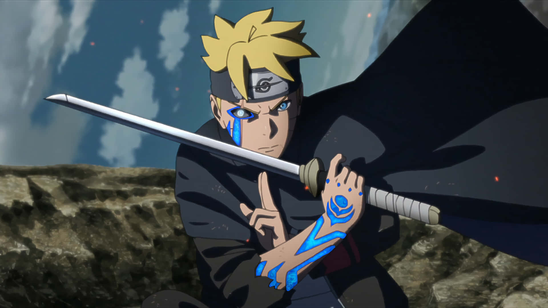 Adult Boruto 桌布 壁紙 — 動畫角色慕留人揮舞著一把劍，手上和臉上帶有發光的藍色查克拉印記，背景是岩石懸崖。