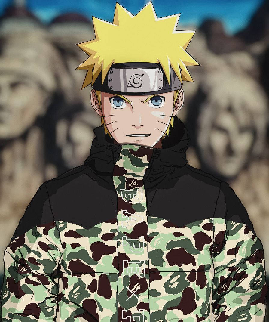 Naruto Gucci 桌布 壁紙 — 動畫角色漩渦鳴人穿著迷彩外套，自信地站在模糊的石碑背景前。