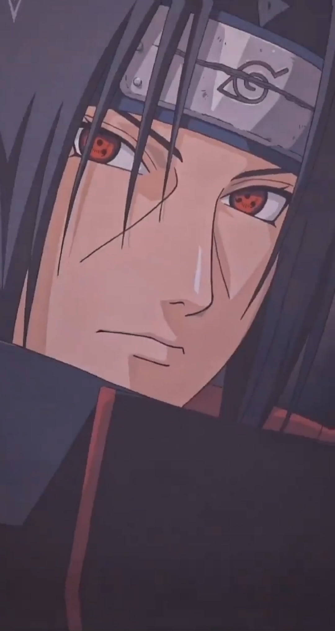 akatsuki itachi 桌布 壁紙 — 動畫角色特寫，黑髮紅眼，戴著有螺旋符號的頭帶。