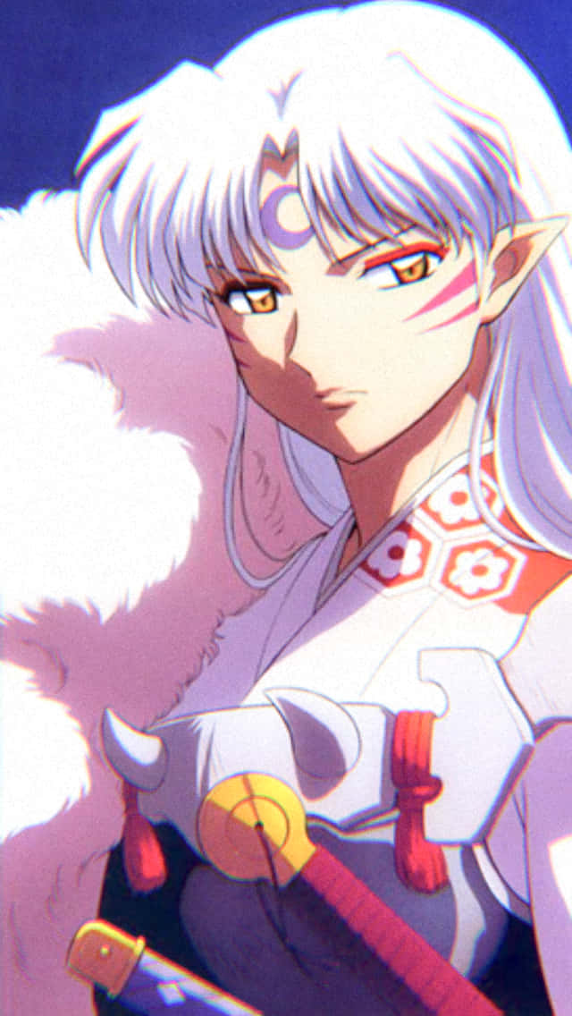 Inuyasha Phone 桌布 壁紙 — 動畫角色犬夜叉，白色頭髮和紅色眼睛，專注地凝視著，手持劍，背景是紫色天空。