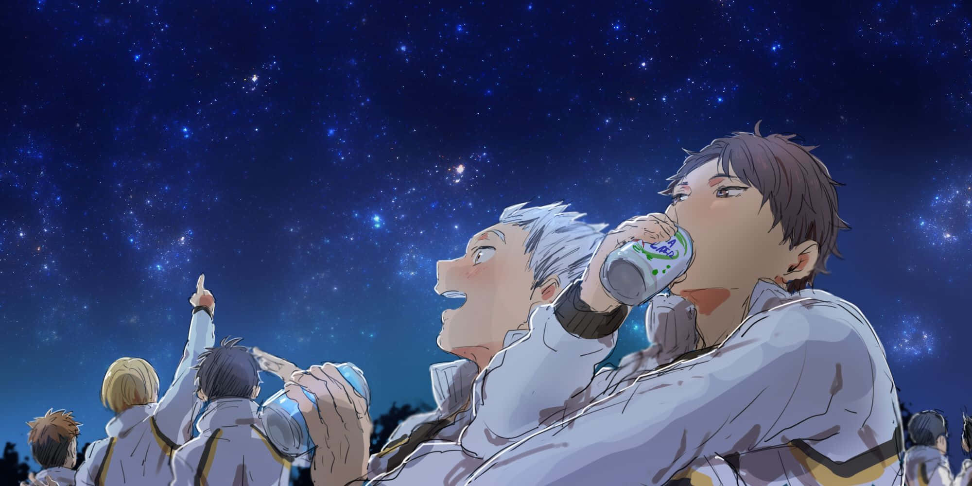 Keiji Akaashi 桌布 壁紙 — 動畫角色穿著白色外套，一邊喝罐裝飲料，一邊仰望星空。