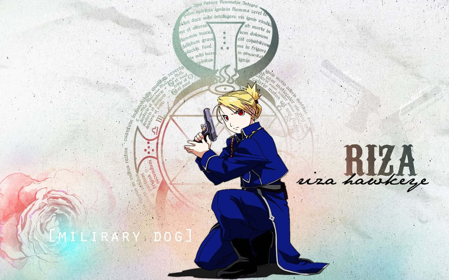 Riza Hawkeye 桌布 壁紙 — 動畫角色莉莎·霍克愛穿著藍色制服跪著，手持手槍，背景有紋理，帶有褪色文字和一朵玫瑰。