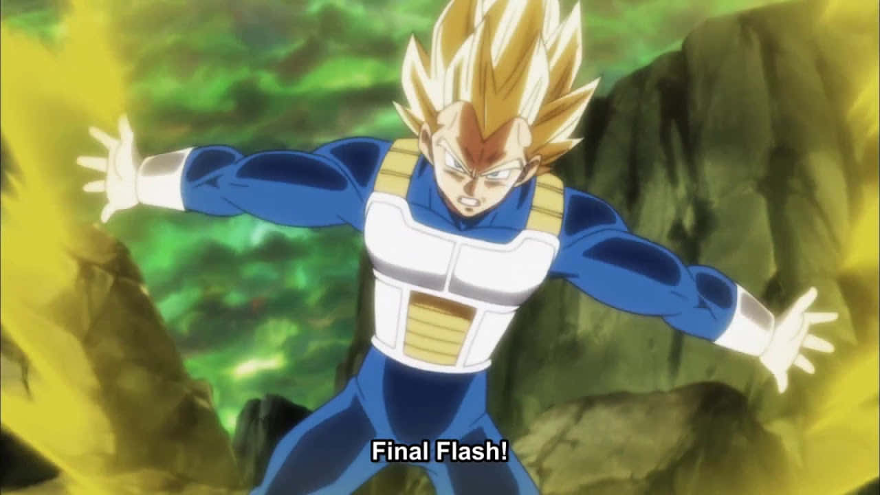 Vegeta's Final Flash 桌布 壁紙 — 動畫角色貝吉塔以超級賽亞人形態，在綠色岩石背景下釋放終極閃光，帶有發光的黃色氣場。