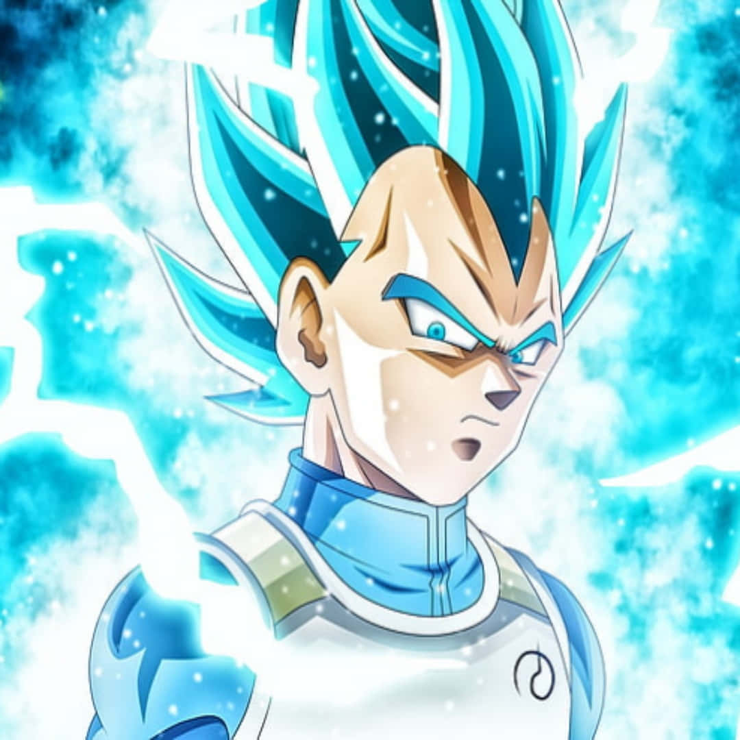 1080x1080 Vegeta Blue 桌布 壁紙 — 動畫角色貝吉塔以超級賽亞人藍形態出現，擁有尖刺藍色頭髮和發光氣場，背景為宇宙藍色。