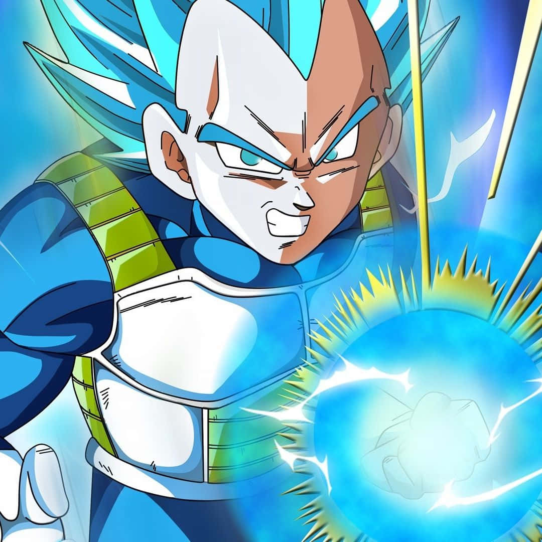 1080x1080 Vegeta Blue 桌布 壁紙 — 動畫角色貝吉塔以超級賽亞人藍形態，專注地蓄力發出一顆發光的藍色能量球。