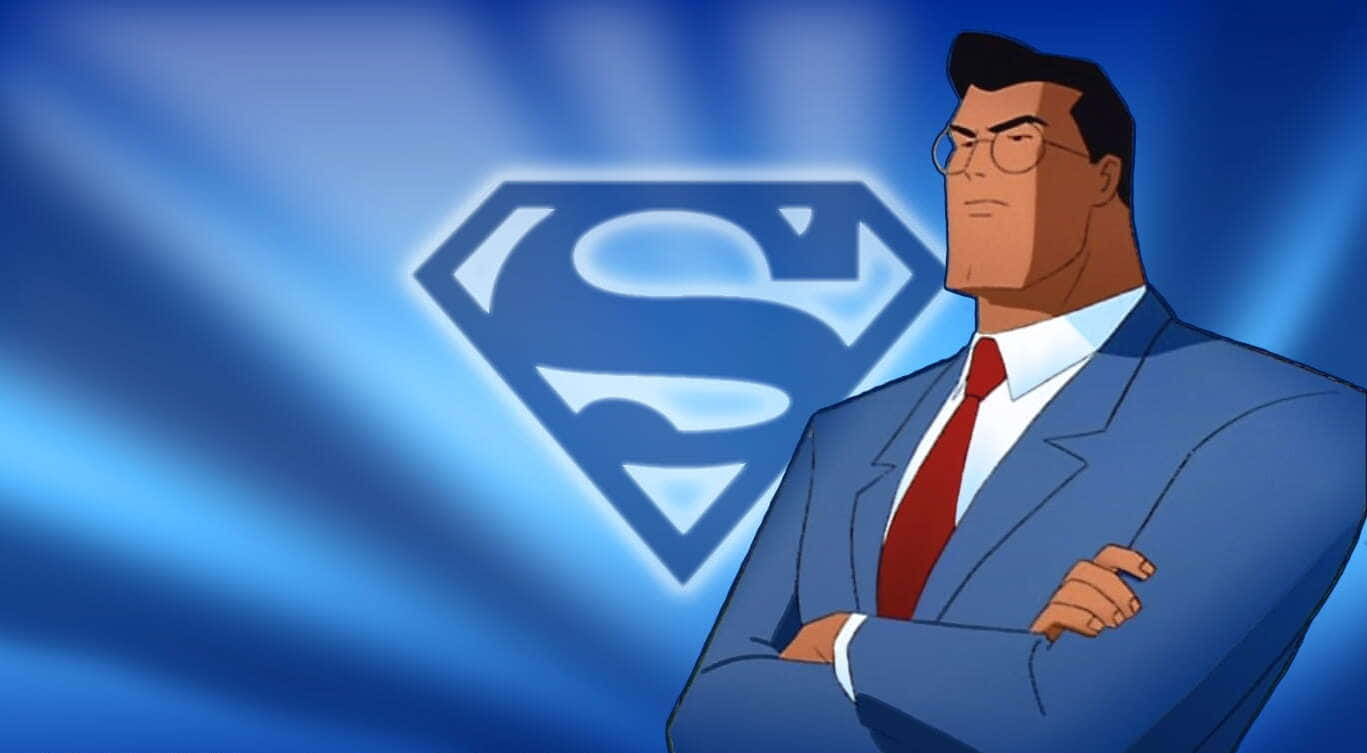 Superman The Animated Series 桌布 壁紙 — 動畫超人穿著藍色西裝和紅色領帶，雙臂交叉，自信地站在發光的藍色背景前，背景上有他標誌性的標誌。