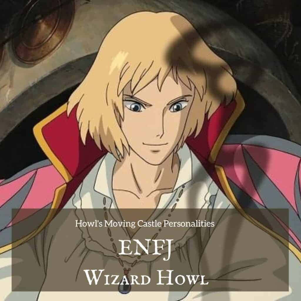 吉卜力工作室 桌布 壁紙 — 動畫電影《霍爾的移動城堡》中魔法師霍爾的近照，身穿紅色鑲邊外套，表情嚴肅。