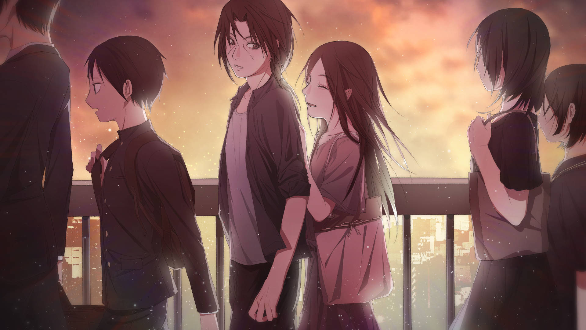 izumi uchiha 桌布 壁紙 — 動畫青少年在日落時站在屋頂陽台上，下方城市燈光閃爍，溫暖的橙色天空。