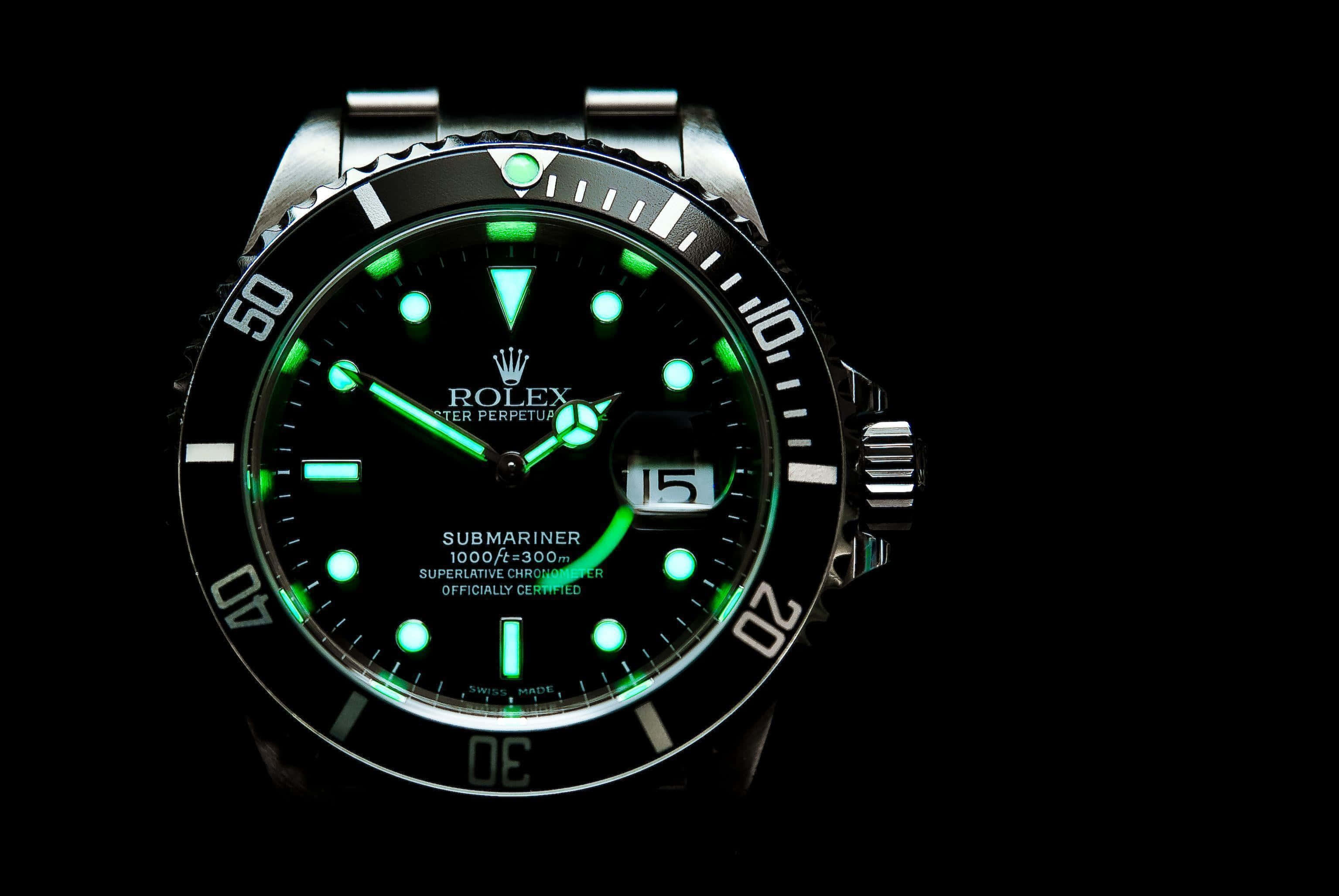 Rolex 桌布 壁紙 — 勞力士潛航者型手錶在純黑背景下散發出充滿活力的綠色夜光。