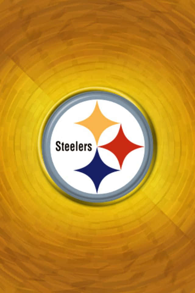 Steelers Logo 桌布 壁紙 — 匹茲堡鋼人隊標誌居中於旋轉的金黃色木紋紋理背景上。