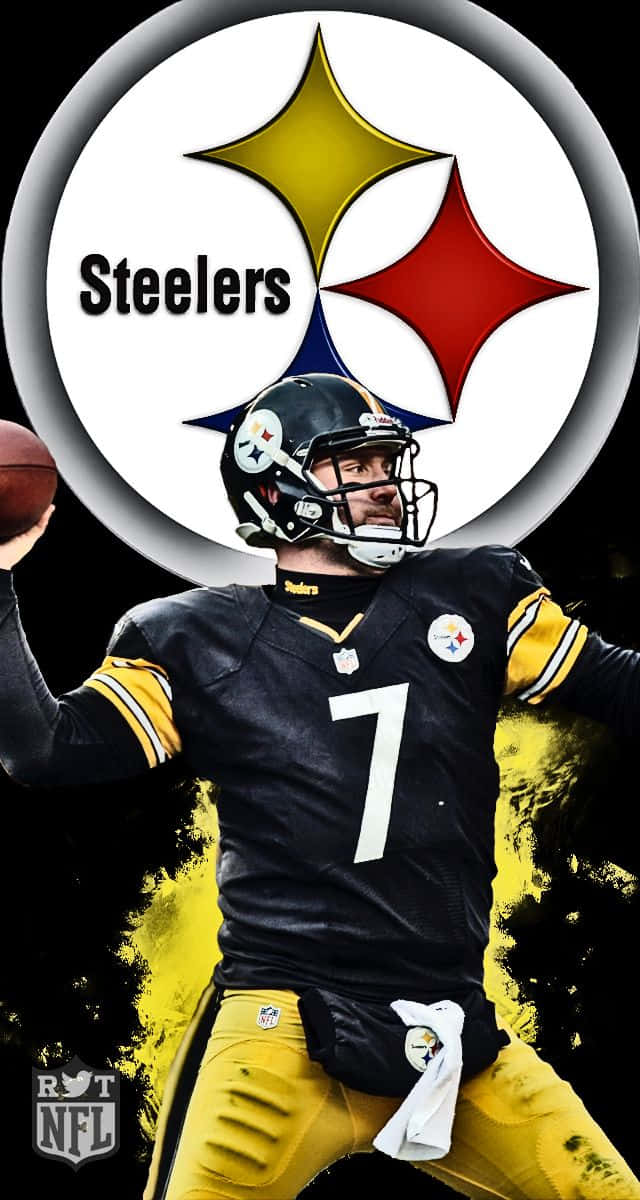 Steelers iPhone 桌布 壁紙 — 匹茲堡鋼人隊的四分衛身穿黑金色制服，準備在球隊標誌大膽背景下擲出橄欖球。