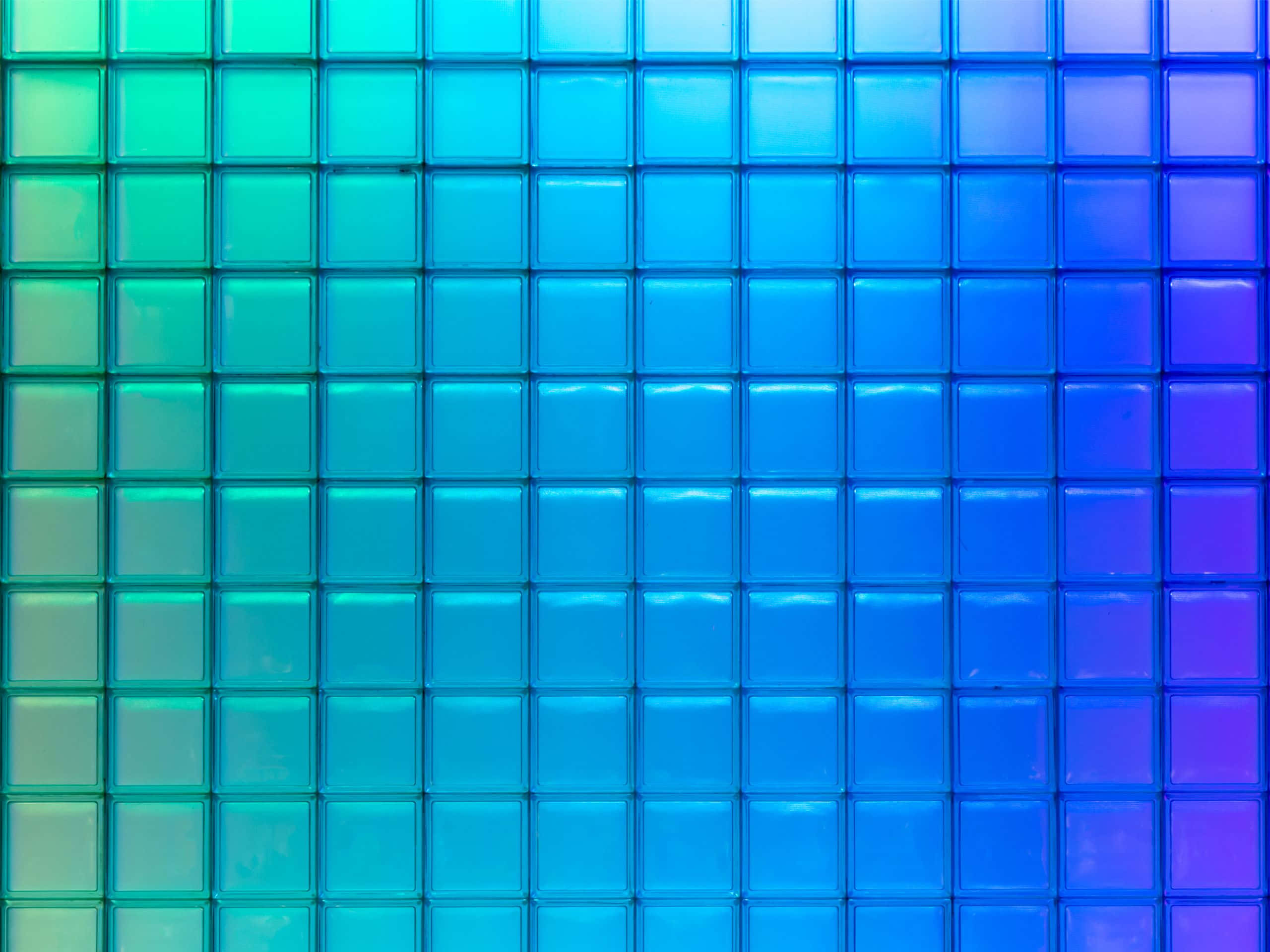 2560x1920 桌布 壁紙 — 半透明玻璃立方體的網格從綠色過渡到藍色再到紫色，形成平滑漸變。