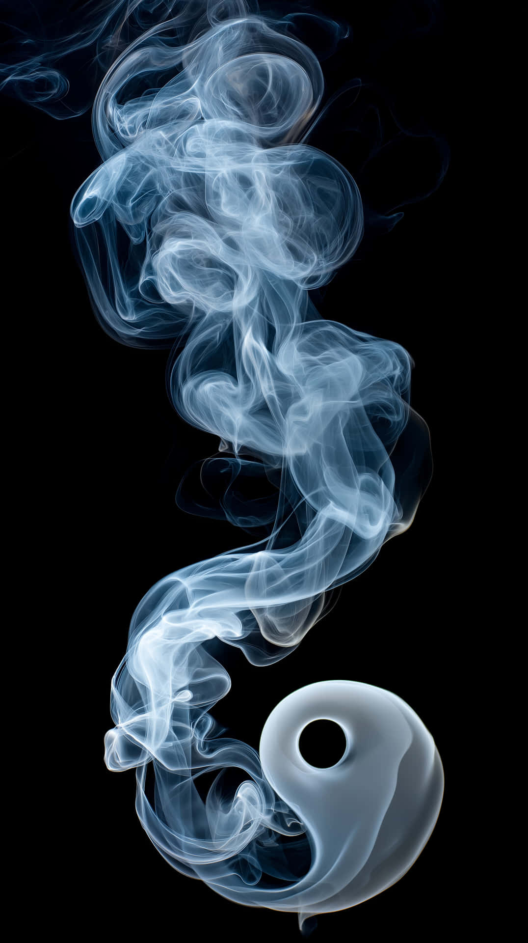 Elegant Swirling White Smoke Forming Abstract Shapes 壁紙 — 半透明的藍色煙霧旋轉形成一個陰陽符號，背景為純黑色。