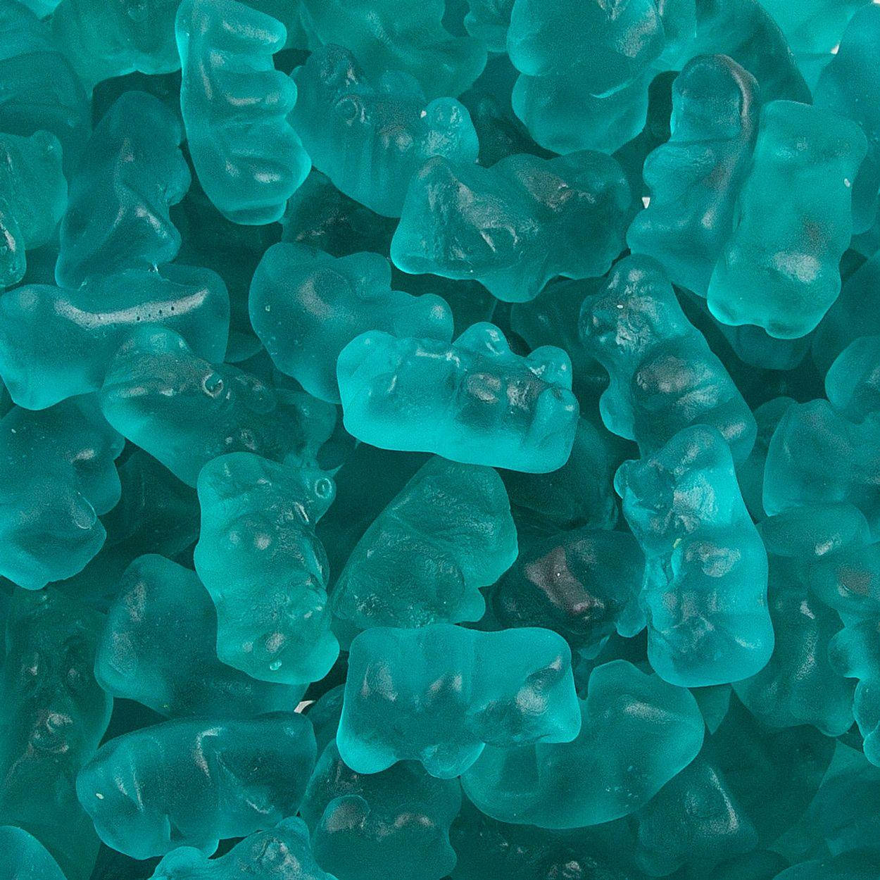 Candy 桌布 壁紙 — 半透明青綠色軟糖熊堆疊在一起的近距離特寫，帶有光澤高光和柔和陰影。