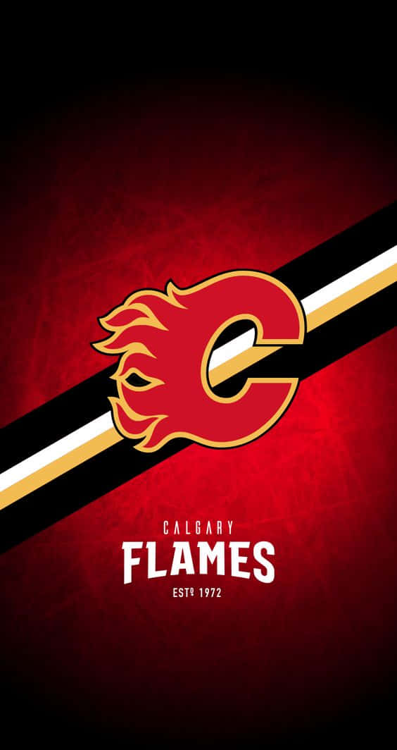 NHL 桌布 壁紙 — 卡加利火焰隊標誌，採用大膽的紅色、金色和黑色，並在紋理背景上顯示球隊名稱和成立年份。