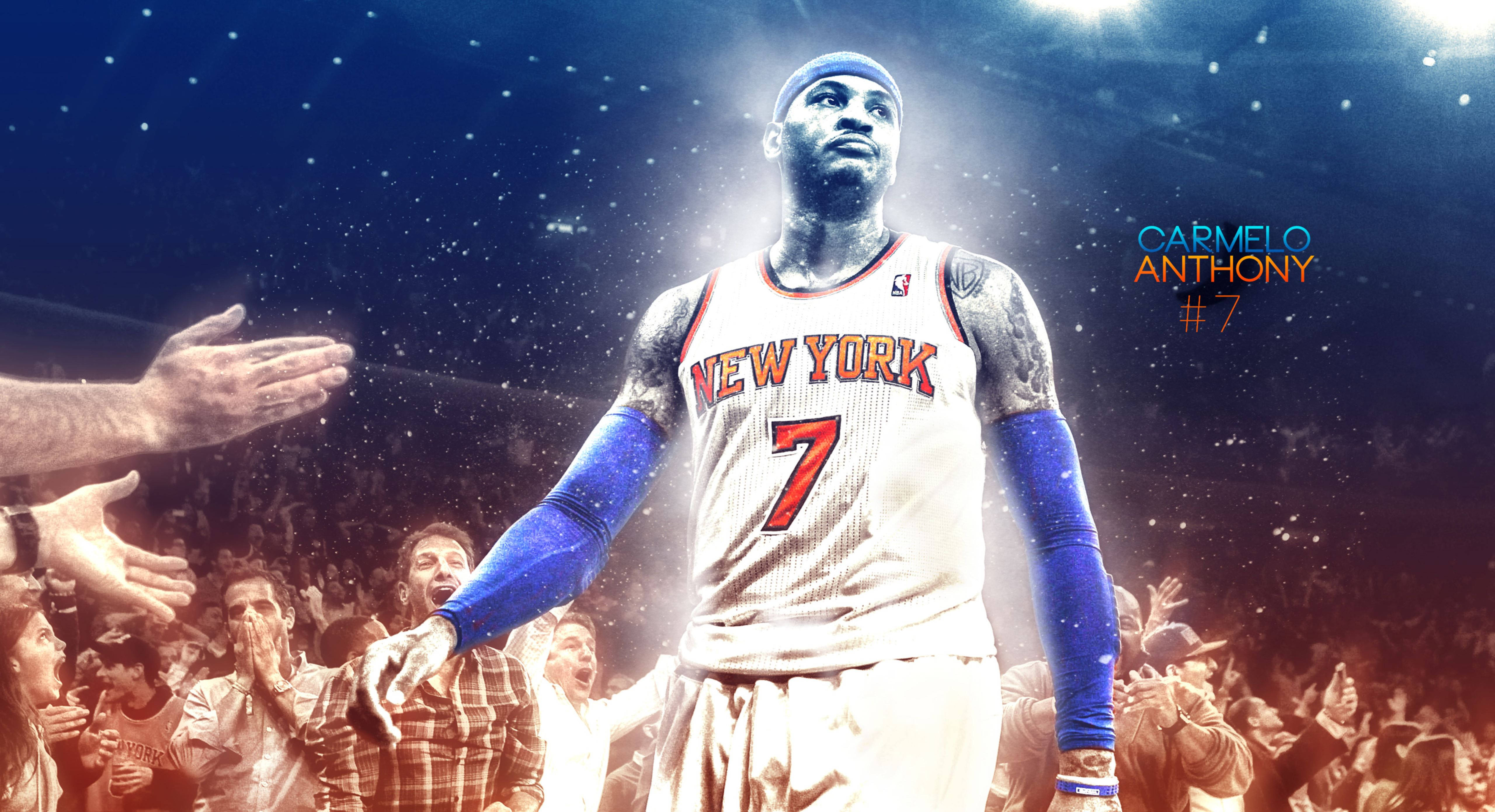 Carmelo 桌布 壁紙 — 卡梅隆·安東尼身穿紐約尼克隊球衣，在座無虛席的場館中，被球場燈光照亮，球迷們伸手觸碰他。