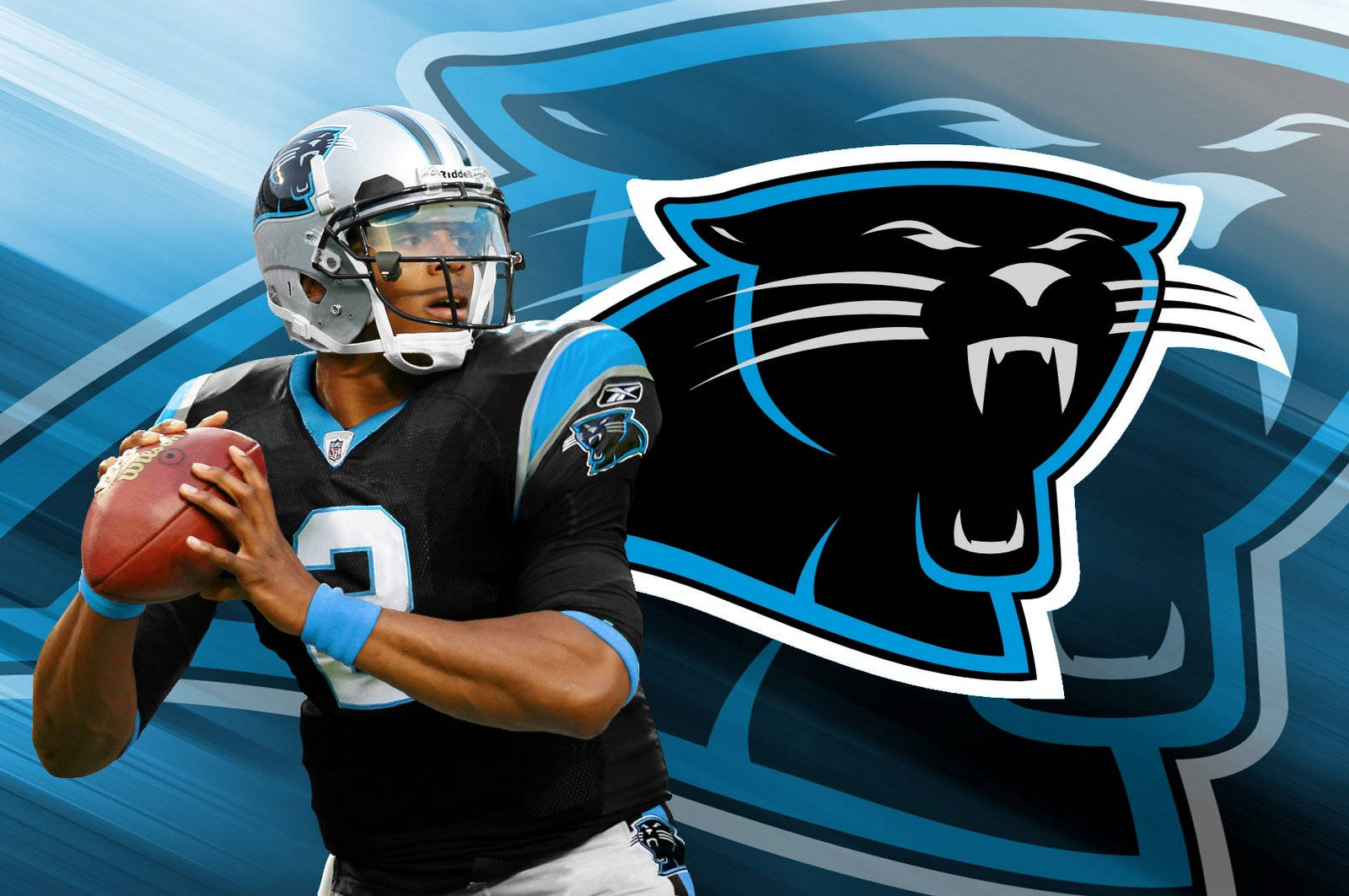 Panthers 桌布 壁紙 — 卡羅萊納黑豹隊的四分衛身穿黑藍色制服，手持橄欖球準備投擲，背景是動態藍色，帶有球隊咆哮的黑豹標誌。