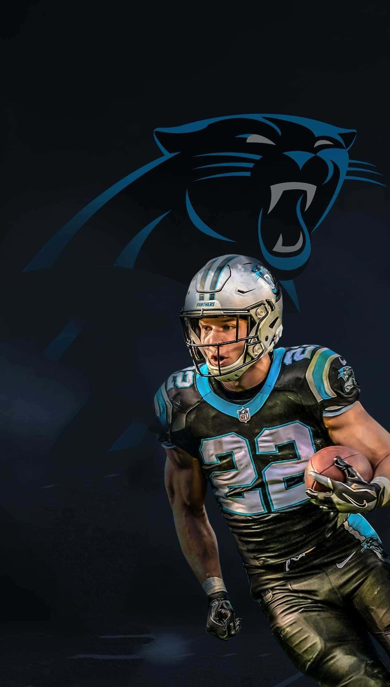 Christian Mccaffrey 桌布 壁紙 — 卡羅萊納黑豹隊美式足球員身穿22號球衣在深色背景上與球隊標誌一起行動。
