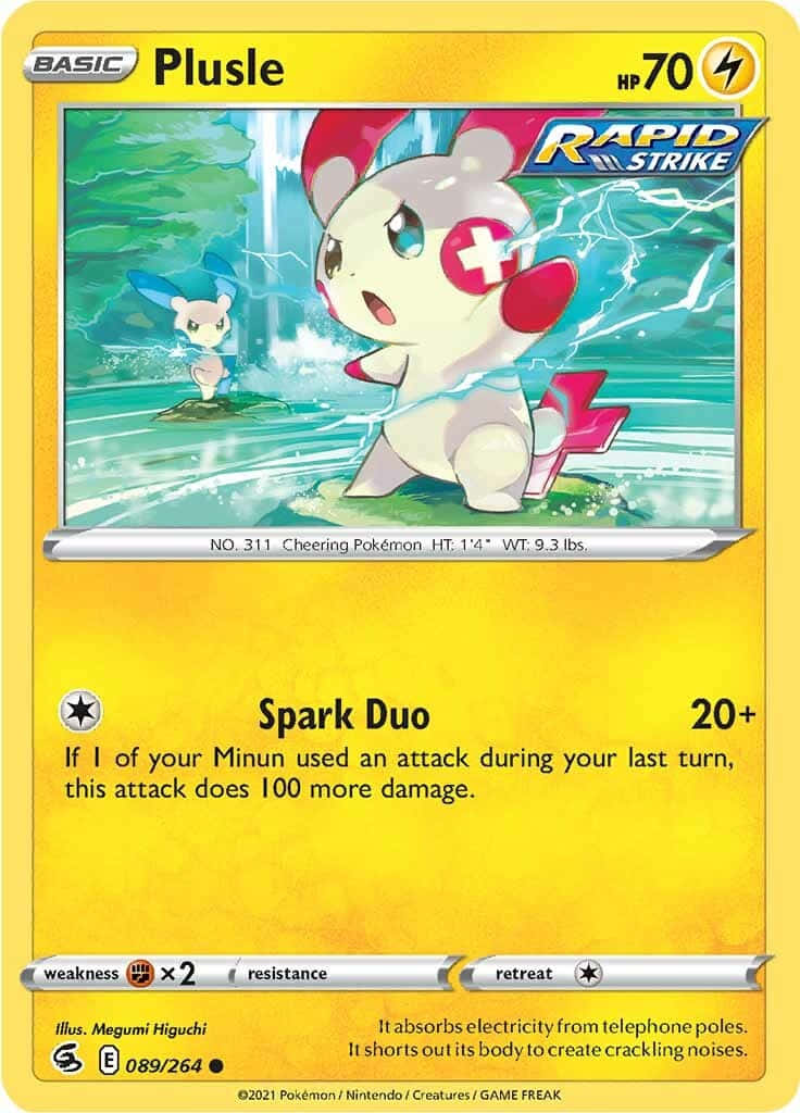 Pokemon Card 桌布 壁紙 — 卡通Plusle，紅色十字耳朵和閃電，站在水中，旁邊有一個較小的Minun，兩者都被電能包圍。