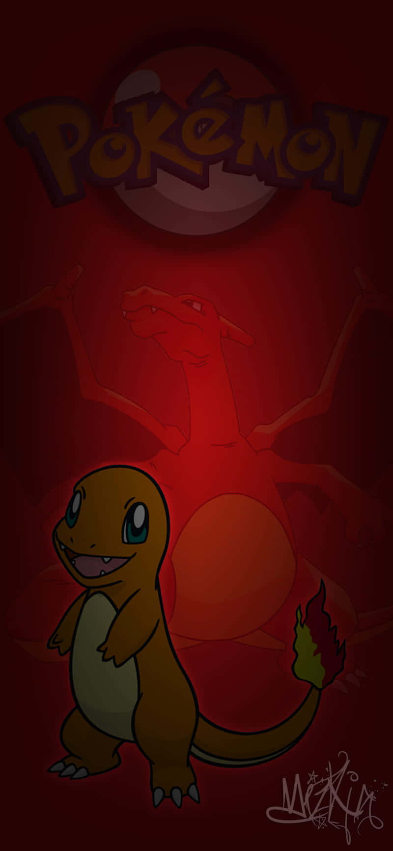 Cute Charmander 桌布 壁紙 — 卡通小火龍在深紅色寶可夢標誌下，站在發光的紅色噴火龍剪影前微笑。