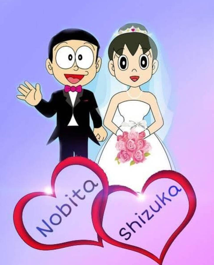 nobita shizuka love 桌布 壁紙 — 卡通情侶大雄和靜香穿著婚紗站在帶有他們名字的心形上方。