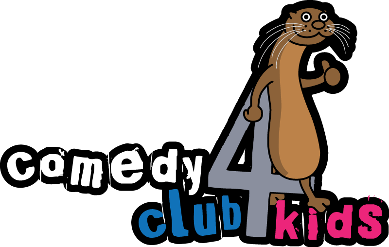 Logo Design 桌布 壁紙 — 卡通水獺在大數字四和色彩繽紛的文字「comedy club kids」旁邊豎起大拇指。