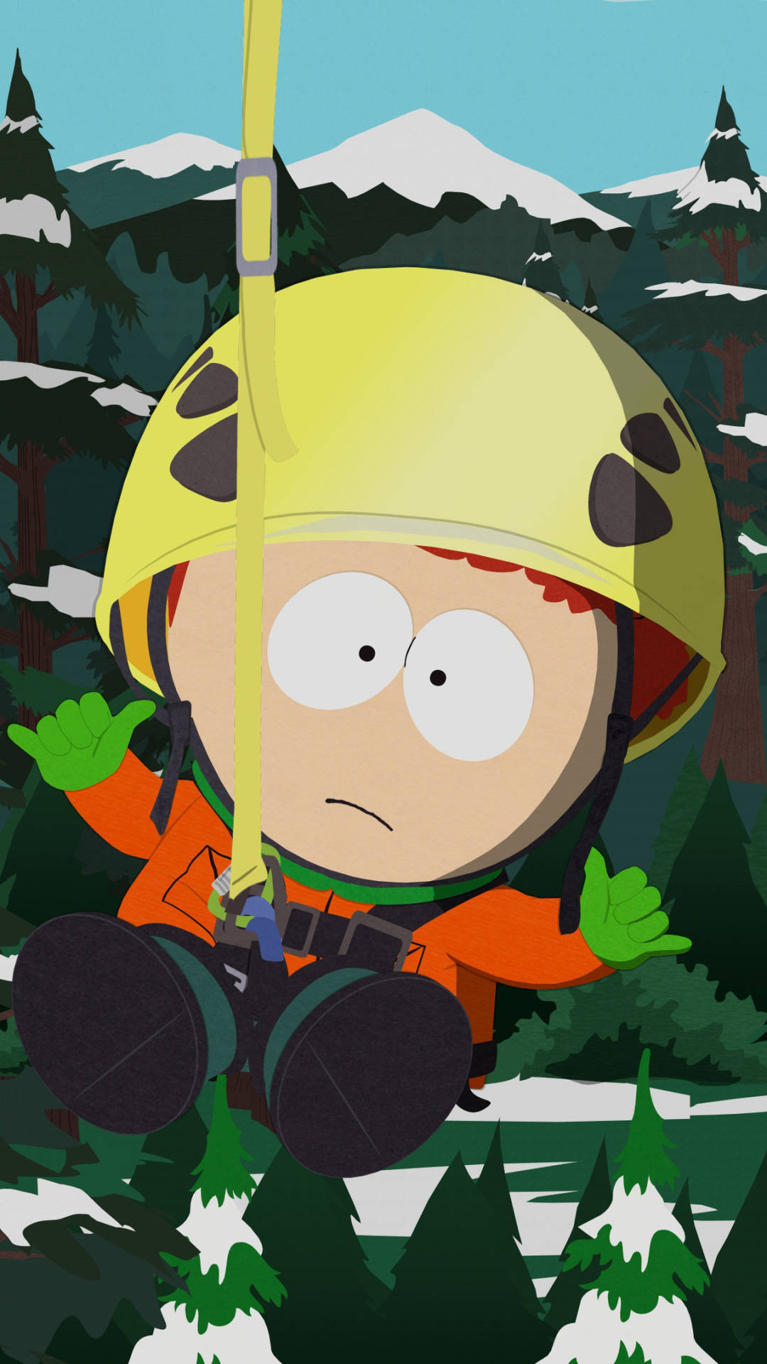 Kyle Broflovski 桌布 壁紙 — 卡通男孩戴著黃色頭盔在白雪覆蓋的松樹林中沿繩下降，背景有山脈。