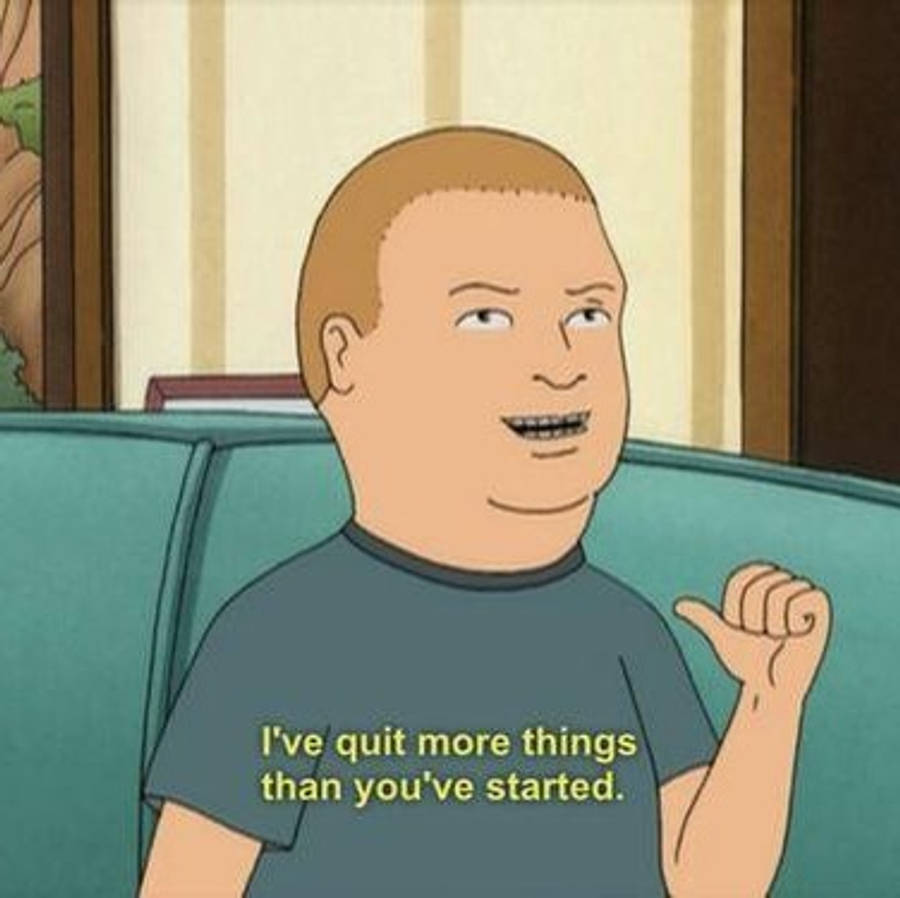 Bobby Hill 桌布 壁紙 — 卡通角色坐在青綠色沙發上，微笑並做手勢，文字寫著『我放棄的事情比你開始的還要多』。