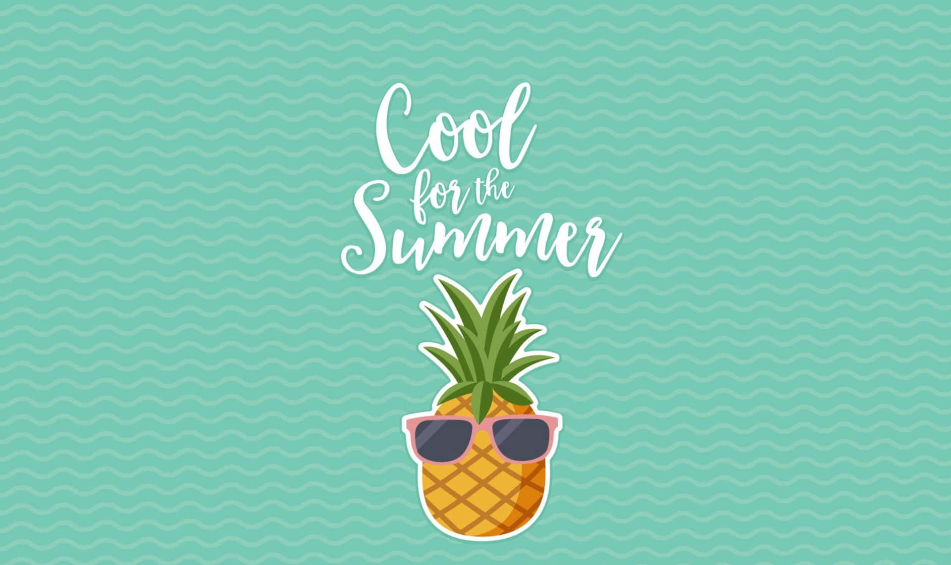Pineapple 桌布 壁紙 — 卡通鳳梨戴著太陽眼鏡，在藍綠色波浪背景上寫著「Cool for the Summer」文字。