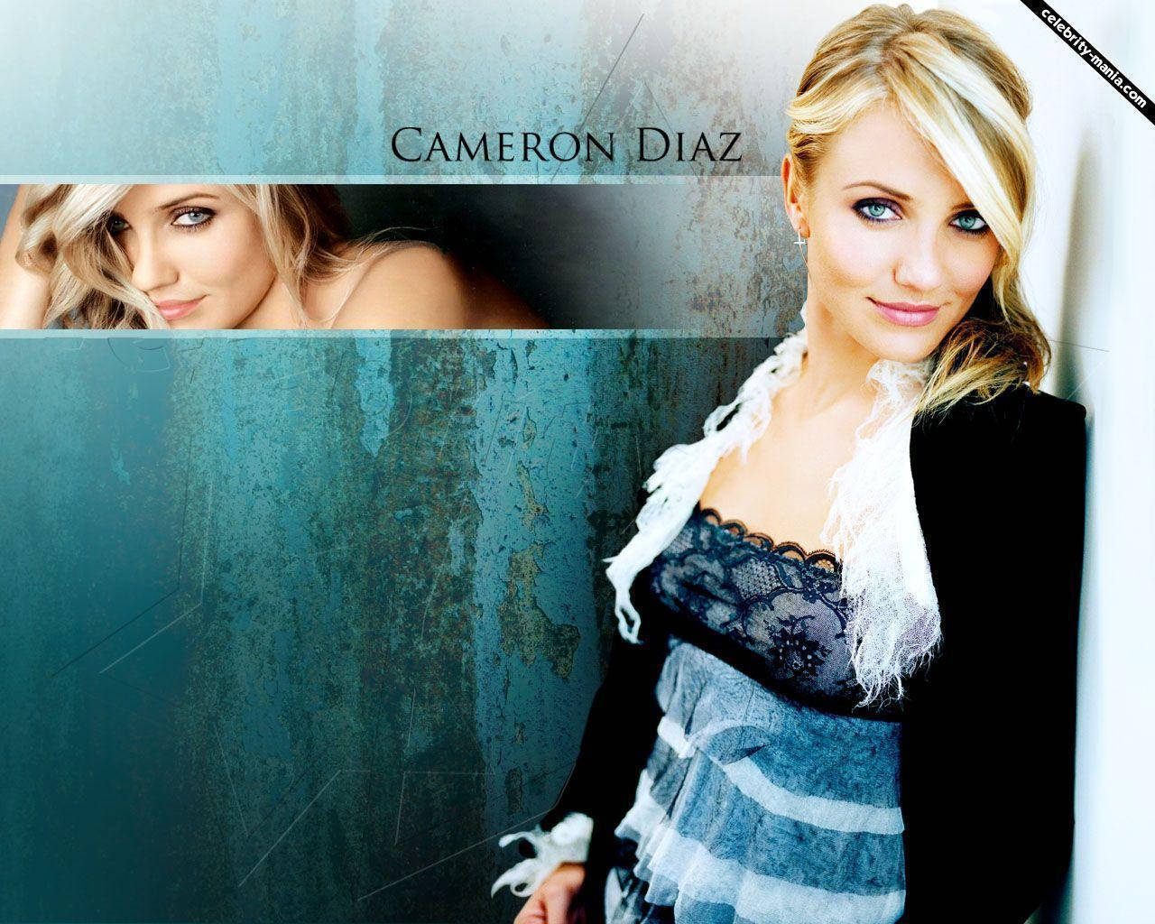 好萊塢 桌布 壁紙 — 卡麥蓉·狄亞（Cameron Diaz）以金髮藍眼，身穿黑色蕾絲上衣和條紋裙，在帶有紋理的青綠色牆壁前擺姿勢。