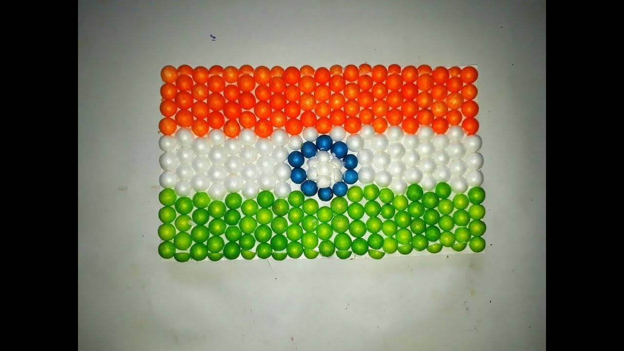 Indian 桌布 壁紙 — 印度國旗由彩色球體排列成藏紅、白、綠條紋，中央有藍色阿育王法輪。