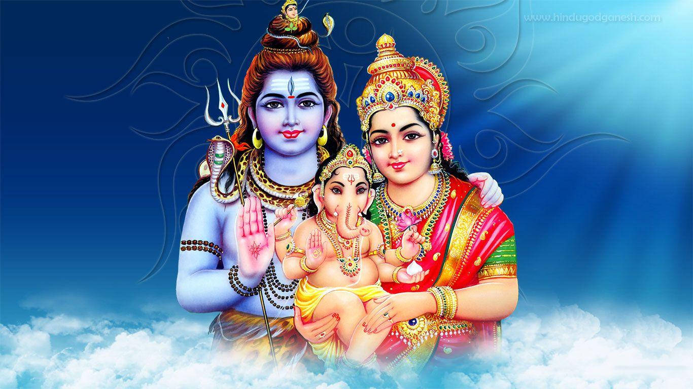 Shiv Parivar 桌布 壁紙 — 印度教神祇濕婆帕爾瓦蒂和象頭神伽內什坐在雲端上，背景是帶有神聖光芒的燦爛藍天。