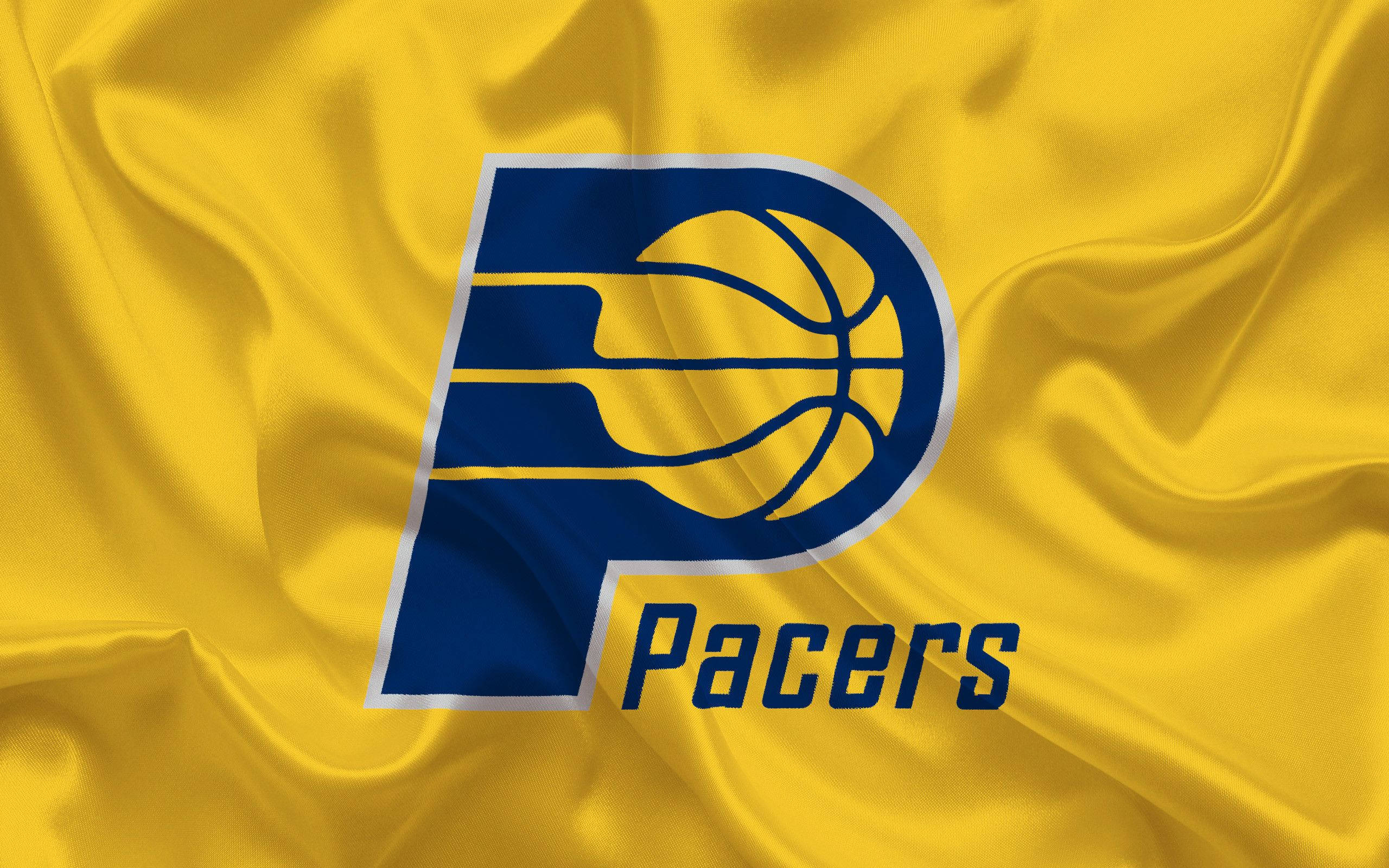 Pacers 桌布 壁紙 — 印第安納溜馬隊標誌刺繡在流動的金黃色緞面布料上，帶有深藍色點綴。