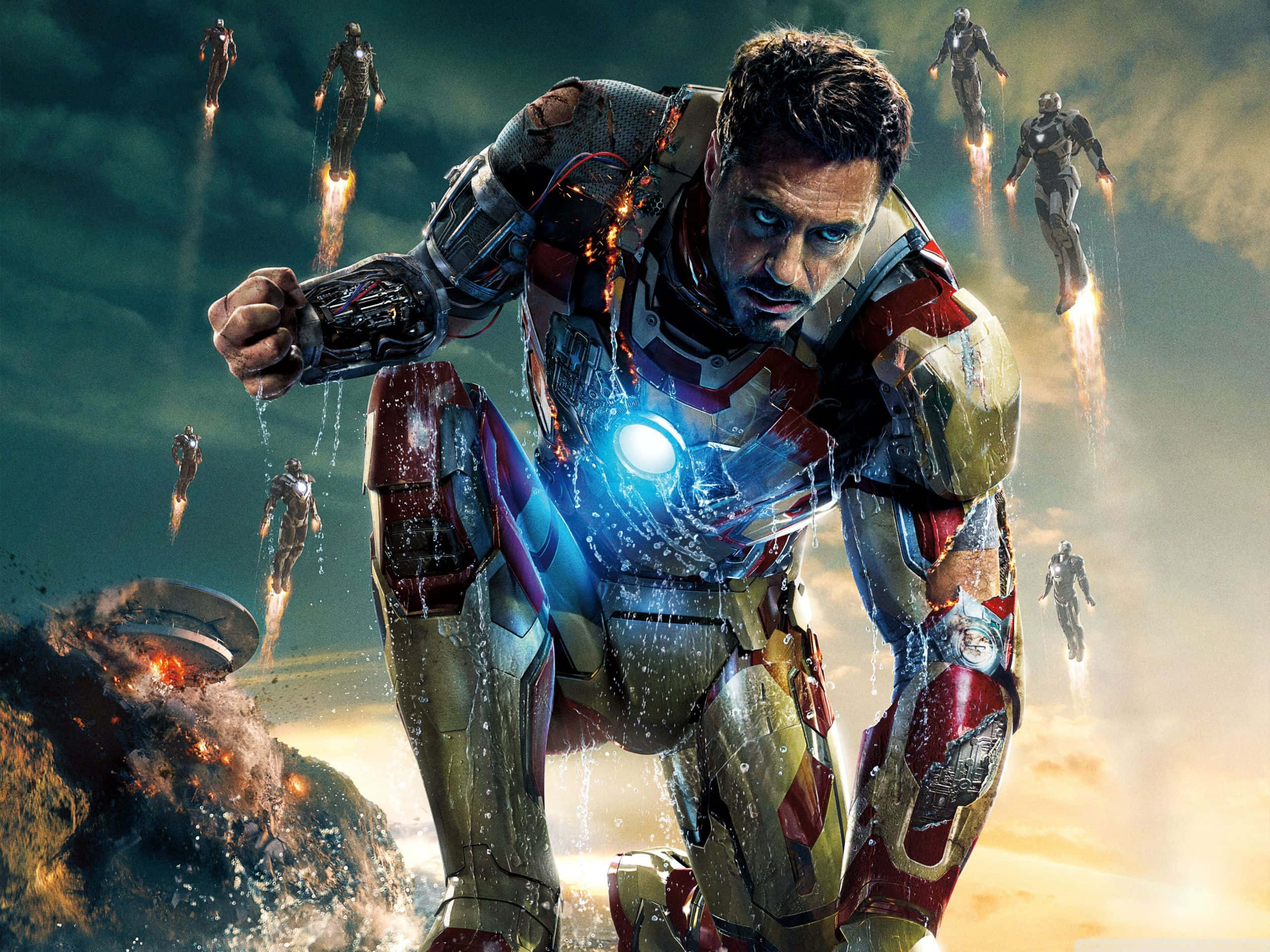 iron man 3 桌布 壁紙 — 受損裝甲的鋼鐵人在爆炸中堅定站立，同時發射斥力噴射器，其他戰甲在他周圍飛翔。