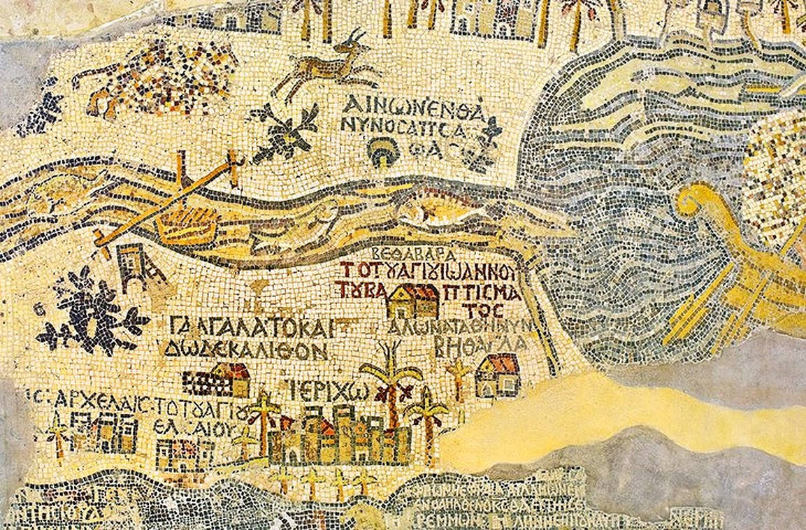 Jordan 桌布 壁紙 — 古希臘馬賽克地圖描繪了沿海城鎮、河流和船隻，帶有褪色大地色調的銘文。