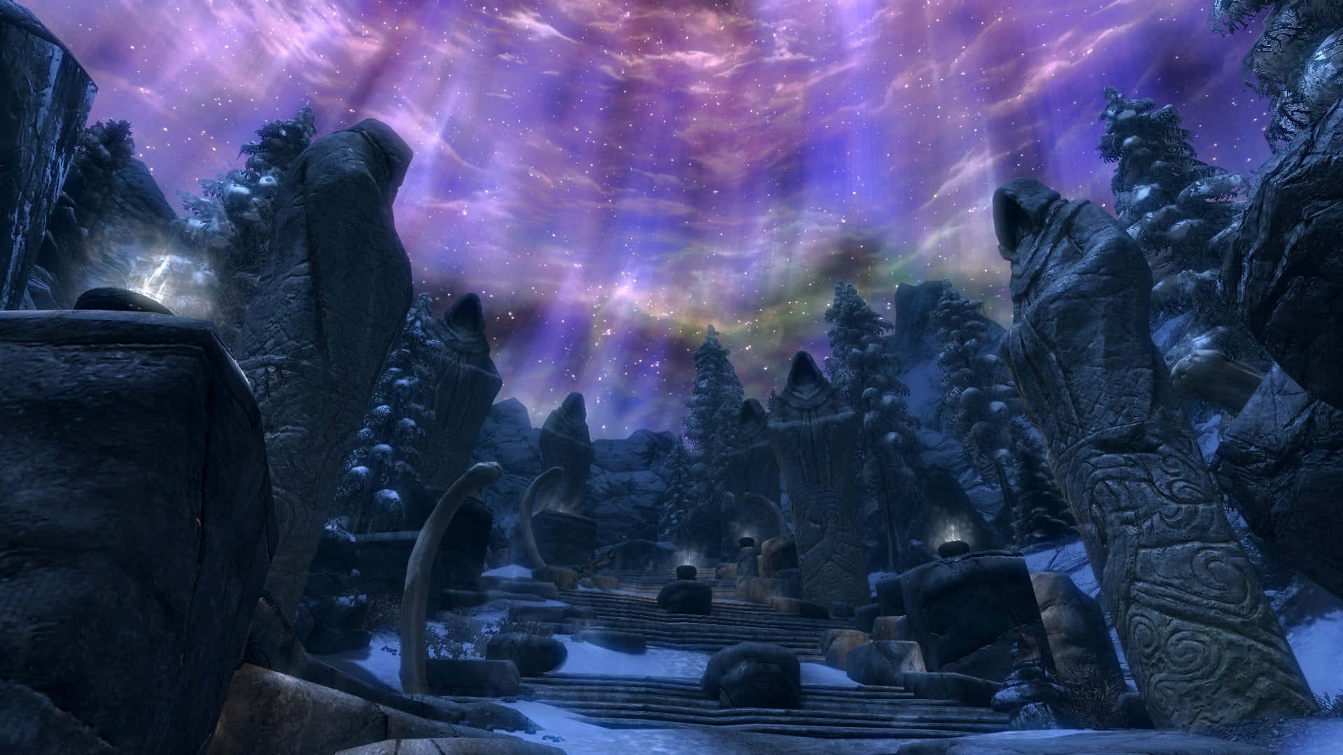 Sovngarde 桌布 壁紙 — 古老的石柱從雪地中升起，在充滿活力的紫色極光夜空下。