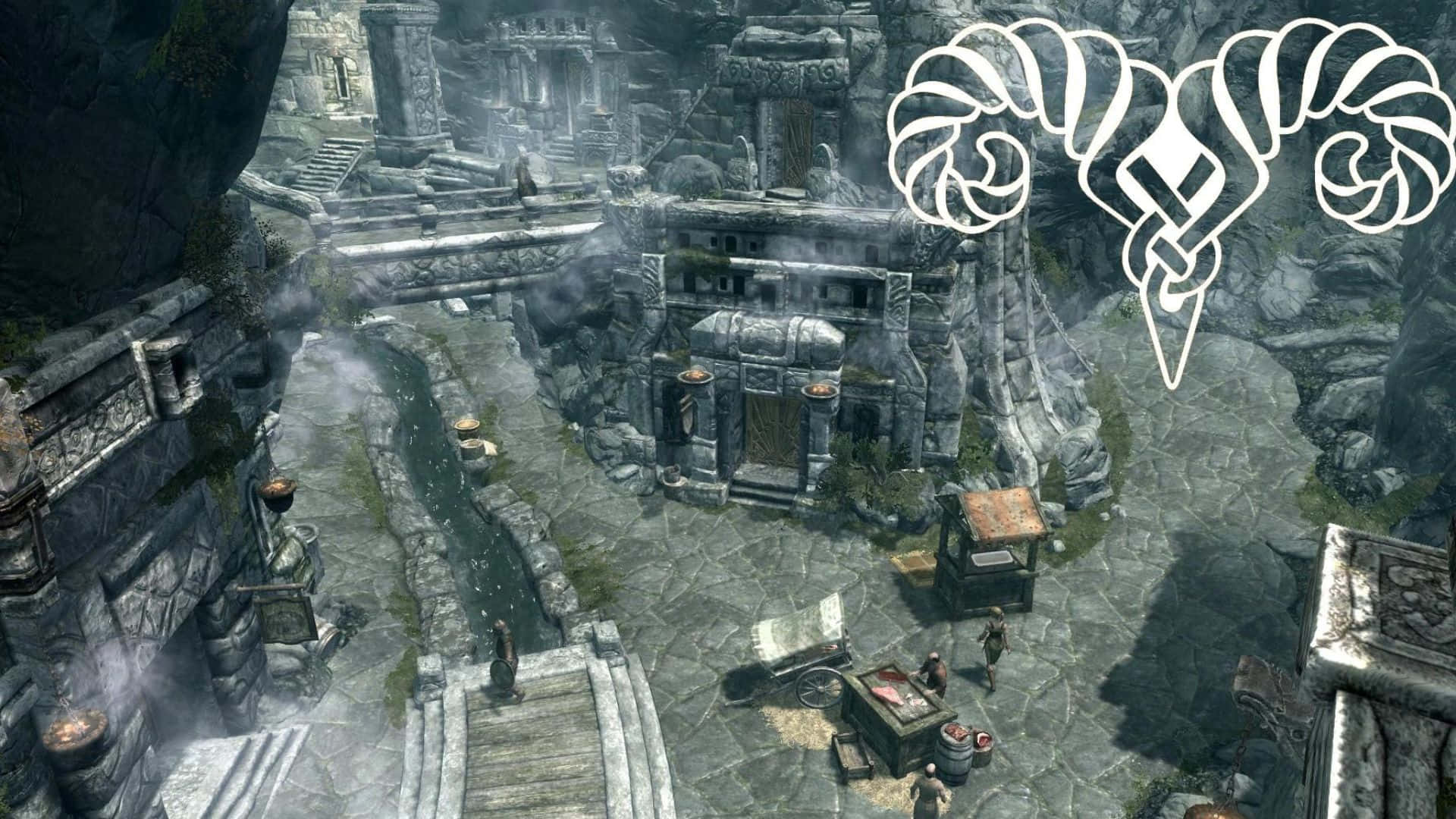 Skyrim Markarth 桌布 壁紙 — 古老石砌遺跡坐落於煙霧繚繞的山巒中，蜿蜒小徑與一輛馬車靠近宏偉入口。
