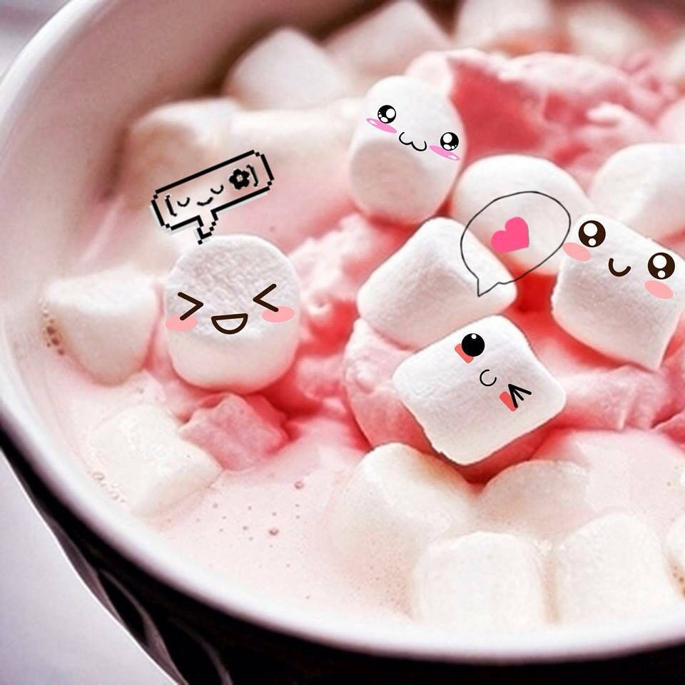 粉紅色熱飲中的可愛卡通棉花糖。 — Squishmallows 壁紙