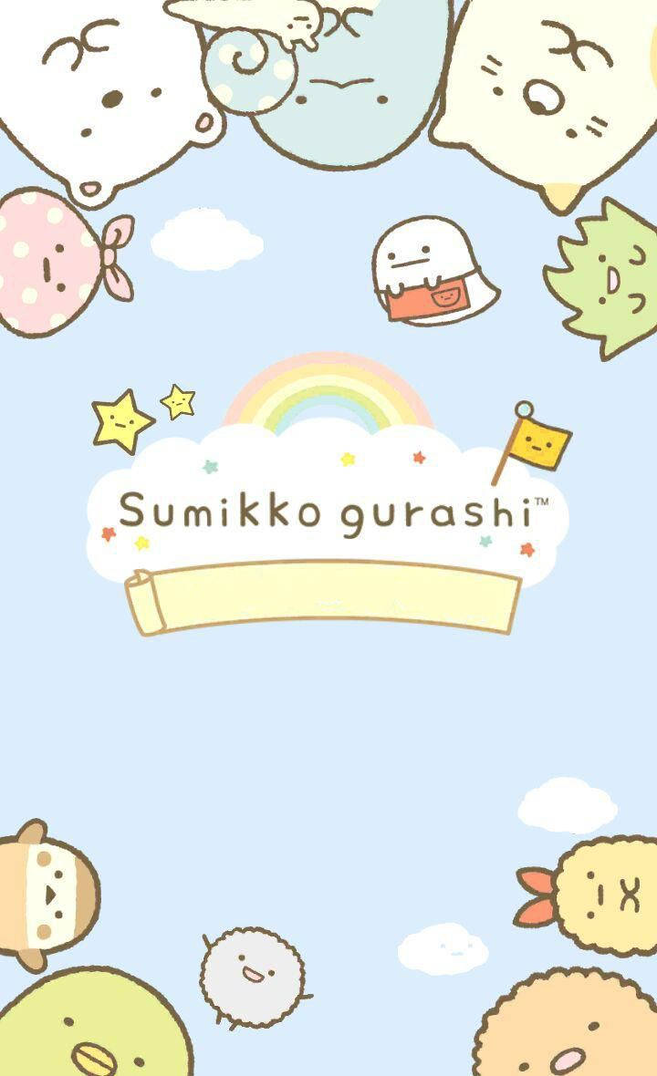 角落生物 桌布 壁紙 — 可愛的Sumikko Gurashi角色在柔和藍天下圍繞彩虹和雲朵標誌漂浮。